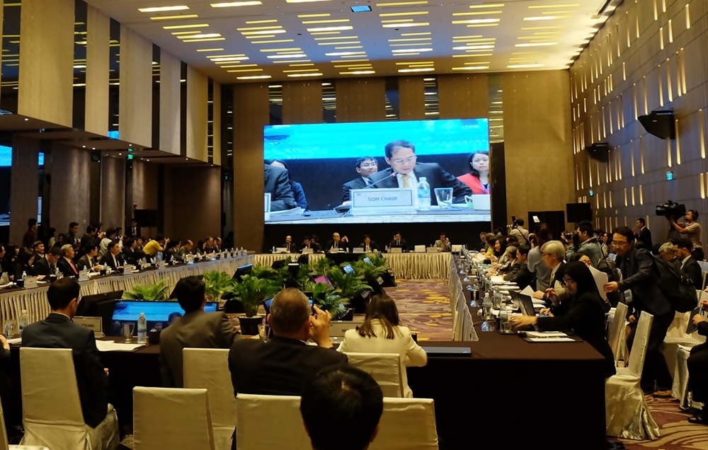 
Phát biểu khai mạc SOM1, Thứ trưởng Bộ Ngoại giao Bùi Thanh Sơn - Chủ tịch SOM APEC 2017 bày tỏ kỳ vọng Hội nghị tiếp tục truyền tải mạnh mẽ thông điệp APEC là một diễn đàn kinh tế vì lợi ích của người dân và doanh nghiệp trong khu vực
