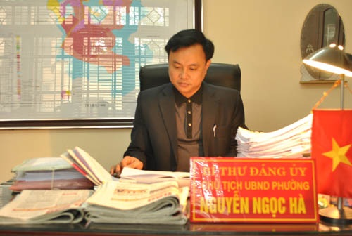 Nguyên PCT Vĩnh Phúc chiếm đất xây biệt thự: Chưa xử lý vì chưa xin được... chữ ký - 2 Ông Nguyễn Ngọc Hà,
Chủ tịch UBND phường Tích Sơn.