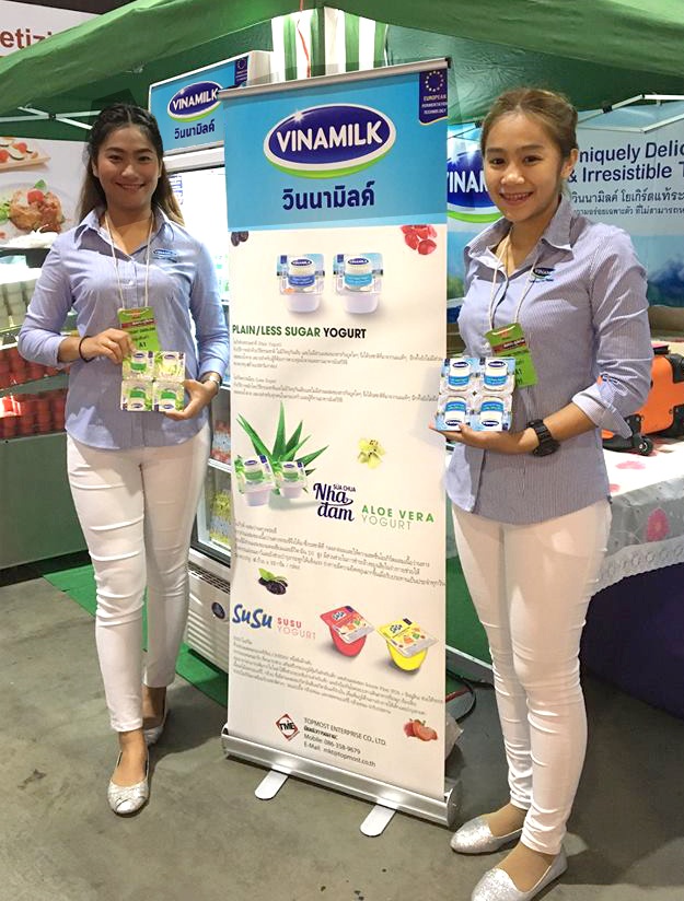 Vinamilk - doanh nghiệp đầu tiên của Việt Nam được phép tự chứng nhận xuất xứ hàng hóa trong ASEAN - 4 Sản phẩm Sữa chua ăn Vinamilk được người tiêu dùng Thái Lan rất ưa thích nhờ việc chất lượng và khẩu bị phù hợp với người tiêu dùng Thái, kèm với việc phát triển hình ảnh bao bì đẹp, và tính năng phù hợp với thị hiếu bản địa.