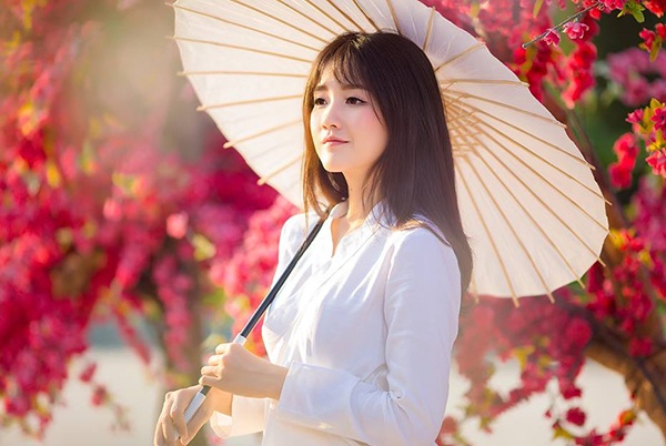 Hình ảnh trước đây của hot girl Nguyễn Hoàng Kiều Trinh. Kiều Trinh được giới trẻ biết đến với nhiều mỹ danh như hot girl trà sữa, thiếu nữ đẹp như tranh vẽ, cô gái có khuôn mặt không góc chết...