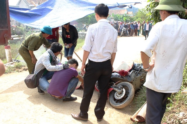 Tiếc thương nữ sinh tử nạn trong chuyến từ thiện ở vùng lũ - 1 Hiện trường vụ tai nạn của H.
