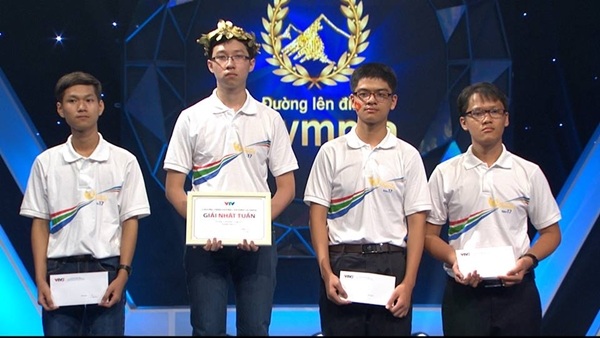 “Cậu bé Google” giành số điểm kỷ lục Đường lên đỉnh Olympia 2017 - 2 Nhật Minh giành vòng nguyệt quế với số điểm kỷ lục: 400.