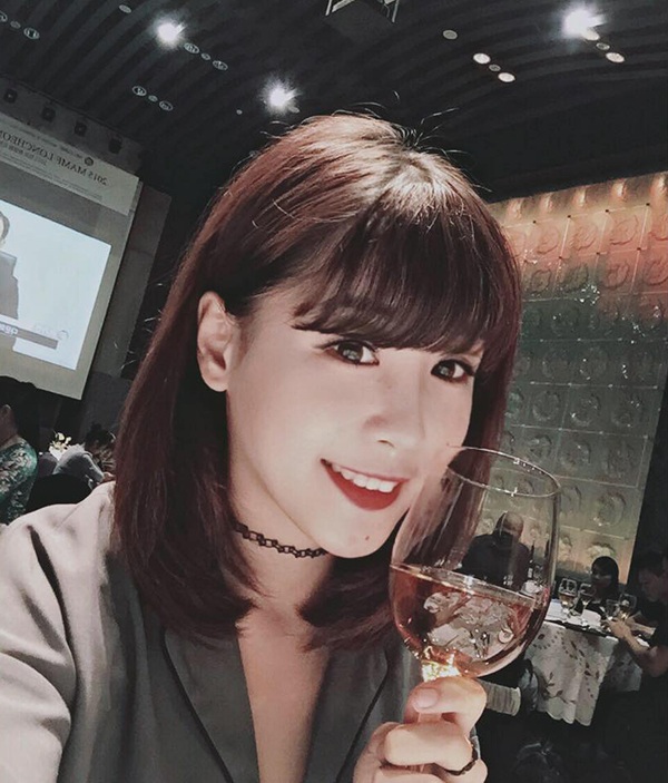 Cô giáo xinh đẹp “gây sốt” với clip chơi nhạc Kpop bằng... đàn bầu - 2 Lê Thùy Linh - cô gái gây sốt với clip chơi đàn bầu