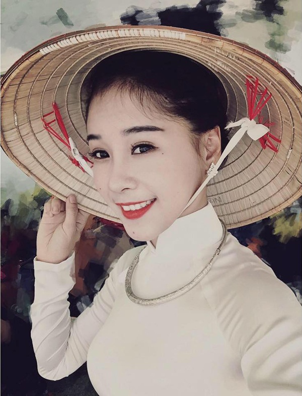 Cô giáo xinh đẹp “gây sốt” với clip chơi nhạc Kpop bằng... đàn bầu - 5 Vẻ đẹp của cô giáo Nhạc Viện.