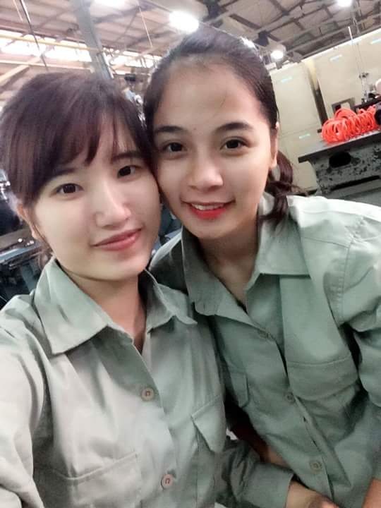 Cô gái bất ngờ nổi tiếng với nick-name "hot girl công xưởng" - 2 Ngọc Ánh giải thích mình đang theo học tiếng Nhật và chỉ qua đây để tiếp xúc với máy móc