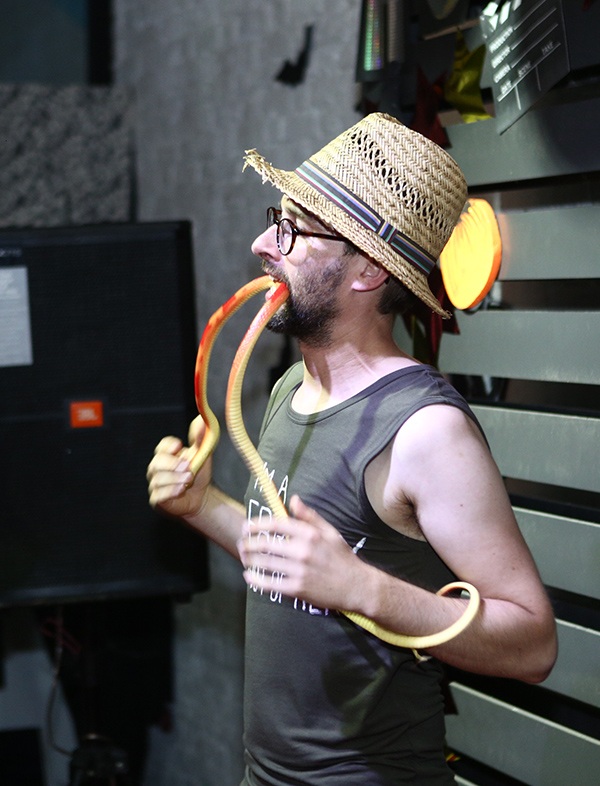 Hoa trang nhân vật Luffy trong bộ phim hoạt hình One Piece