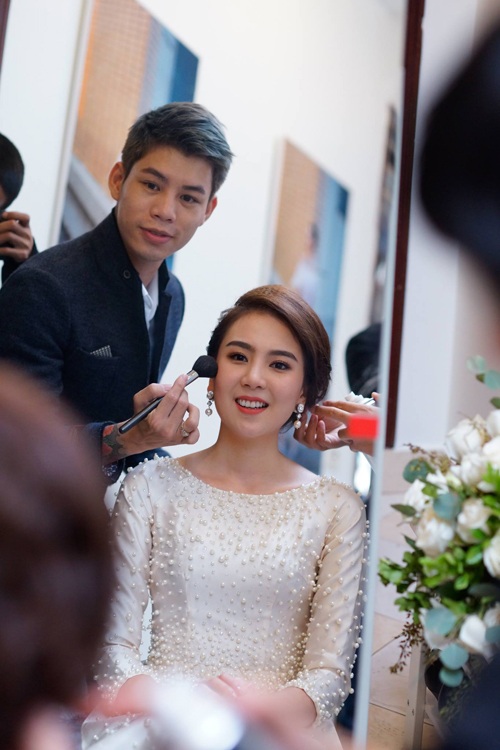 "Hot girl thời tiết" Mai Ngọc đằm thắm trong lễ ăn hỏi - 9 Cô gái thời tiết hạnh phúc bên chồng tương lai. Trong một bài phỏng vấn, Mai Ngọc từng tiết lộ về phu quân là người có nhiều điểm tương đồng, là người cô có thể tin tưởng, chia sẻ mọi buồn vui và mệt mỏi.