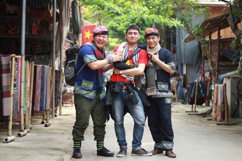 Mốt "đón Tết ở một nơi xa" của bạn trẻ - 2
Mạc Quang Hưng và bạn bè trong những chuyến phượt bụi.