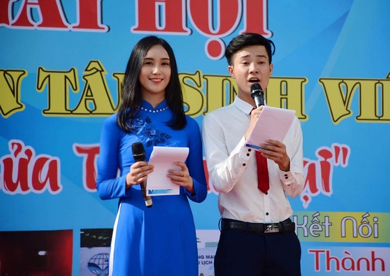 Tân Hoa khôi nữ sinh Việt Nam: “Ngôi vị mang áp lực không hề nhỏ” - 3
Thu Hồng là một cô gái năng động, có khả năng dẫn chương trình