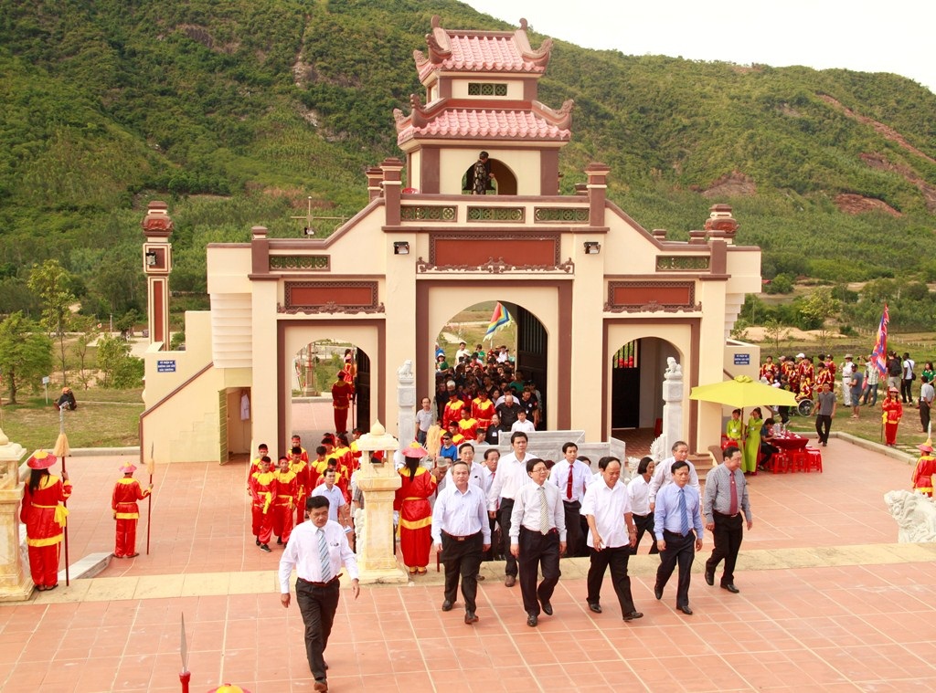 Bình Định: Gần 1.000 võ sư, võ sinh dâng hương Hoàng đế Quang Trung - Ảnh 1.