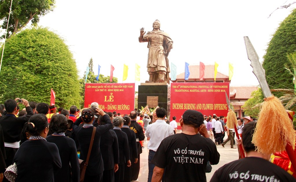 Bình Định: Gần 1.000 võ sư, võ sinh dâng hương Hoàng đế Quang Trung - Ảnh 5.