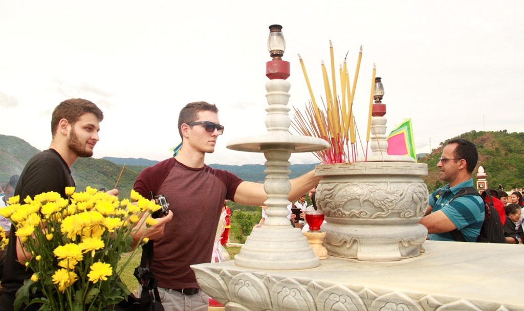 Bình Định: Gần 1.000 võ sư, võ sinh dâng hương Hoàng đế Quang Trung - Ảnh 9.