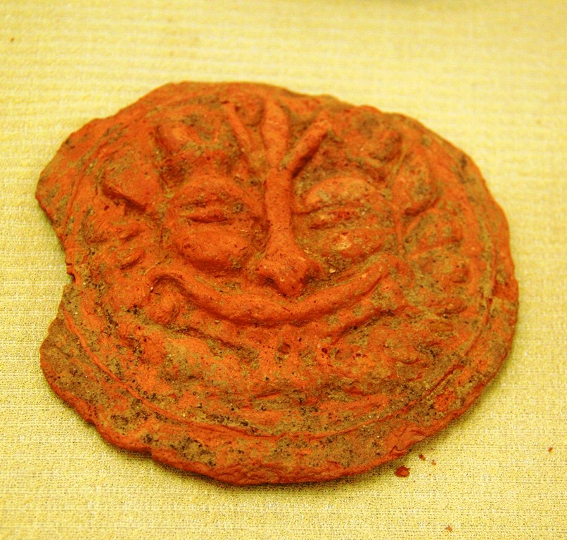 Nhiều mặt hề, mặt sư tử rất độc đáo lần đầu tiên được phát hiện ở Bình Định