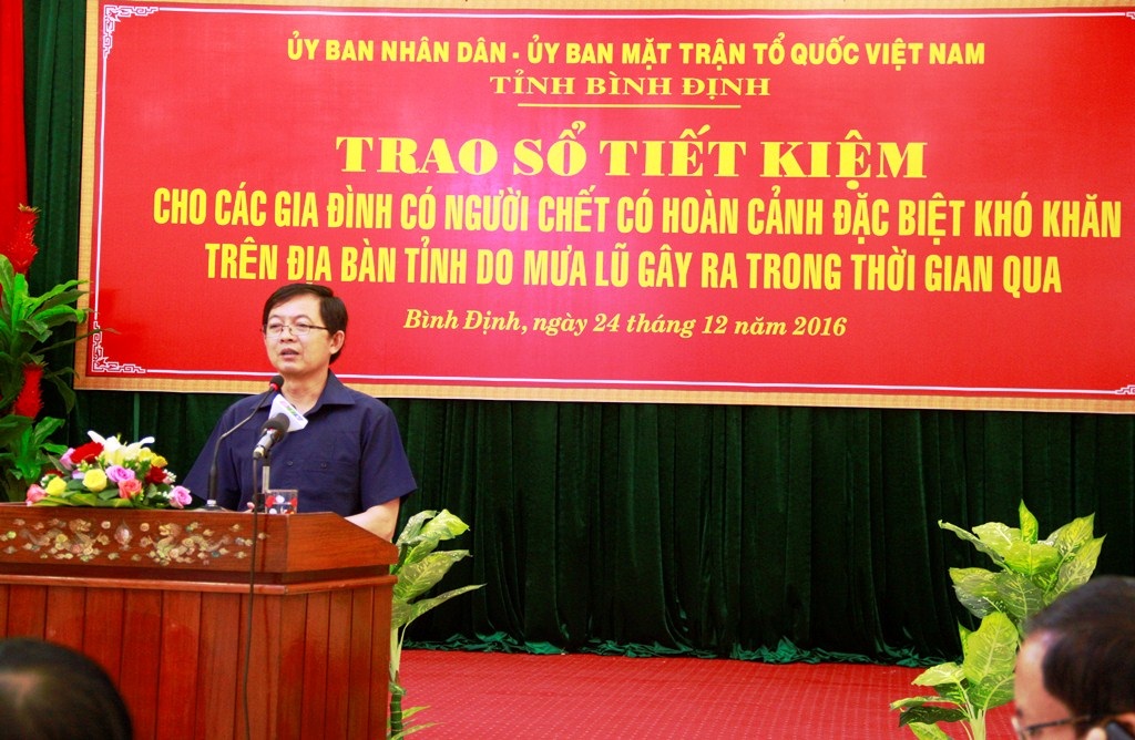 Ông Hồ Quốc Dũng, Chủ tịch UBND tỉnh Bình Định gửi lời chia buồn sâu sắc đến thân nhân những gia đình có người chết trong những đợt mưa lũ vừa qua.