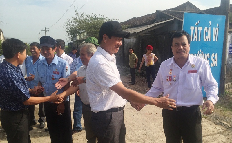Tay bắt mặt mừng ngày hội ngộ của những cựu binh Trường Sa - 2 Các cựu binh Trường Sa ở nhiều tỉnh thành trong cả nước hội tụ về Phú Yên gặp mặt truyền thống lần thứ 11