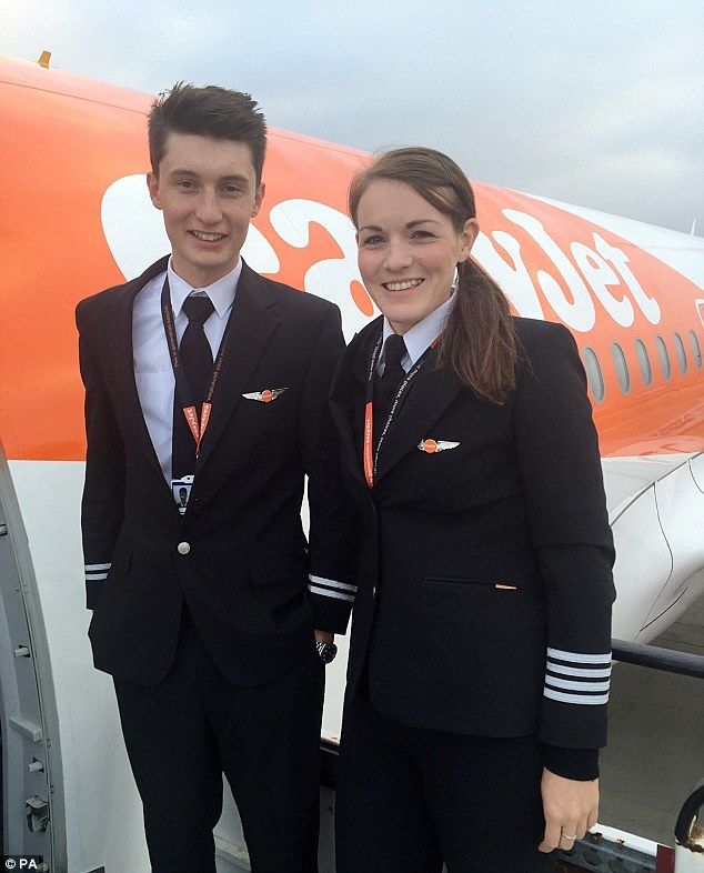 Chân dung nữ cơ trưởng trẻ nhất thế giới - 2 Kate hiện là phi công hãng hàng không EasyJet của Anh (Ảnh: PA)
