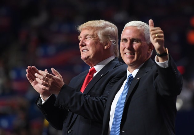 Ông Trump nhận tin tình báo mật ít hơn cả “phó tướng” - 1 Tổng thống đắc cử Donald Trump (trái) và phó tướng Mike Pence (Ảnh: NBC)
