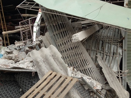 Chủ nhà bàng hoàng kể vụ xe container "xuyên thủng" 3 nhà dân - 4 Chủ nhà bàng hoàng kể vụ xe container "xuyên thủng" 3 nhà dân - 4