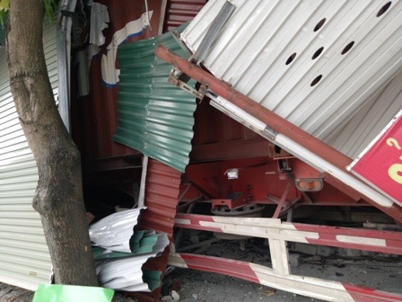 Chủ nhà bàng hoàng kể vụ xe container "xuyên thủng" 3 nhà dân - 6 Chủ nhà bàng hoàng kể vụ xe container "xuyên thủng" 3 nhà dân - 6