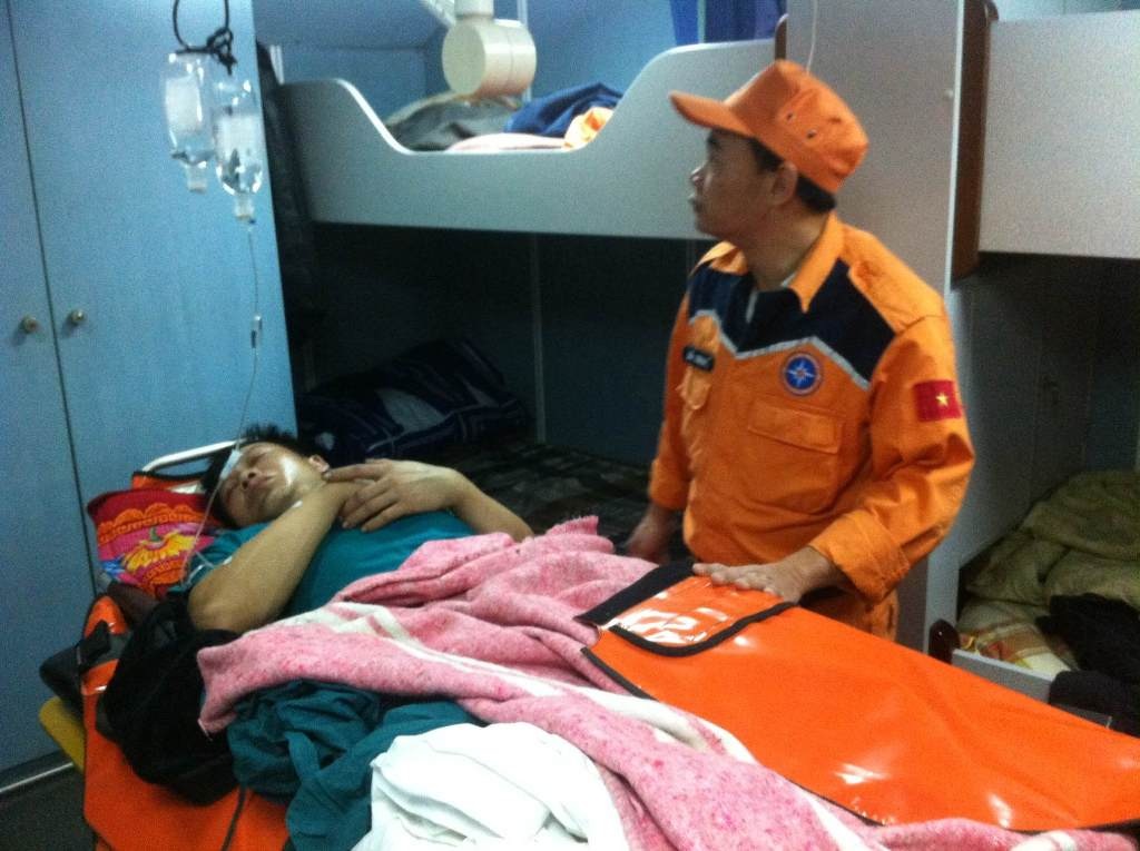 Thuyền viên bị gãy chân trên vùng biển Bạch Long Vỹ ( ảnh CTV)