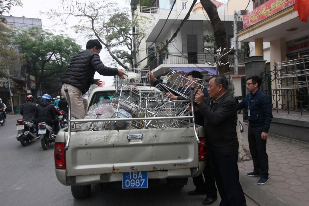 Hải Phòng cũng ra quân đòi lại vỉa hè cho người đi bộ - 2
Những quán cóc vỉa hè bị dẹp bỏ trên đường Điện Biên Phủ