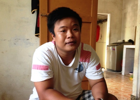 
Anh Cù Hoàng Thương kể lại diễn biến vụ việc với PV Dân trí. (Ảnh: Đặng Tài)
