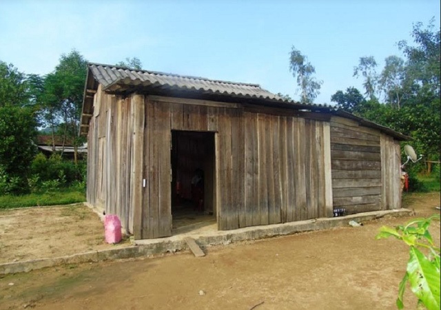 Ngôi nhà nhỏ xập xệ của gia đình anh Đinh Văn Thưởng