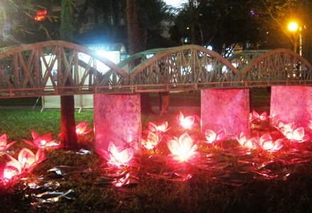 Người dân TPHCM “sốt sắng” bầu chọn quốc hoa - 3