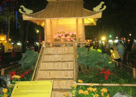 Người dân TPHCM “sốt sắng” bầu chọn quốc hoa - 2