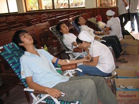 Tôn vinh những người hiến máu tình nguyện  - 1