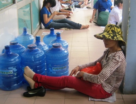 Sĩ tử trốn nắng dưới gốc cà phê - 10 Sĩ tử trốn nắng dưới gốc cà phê - 10