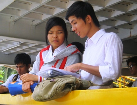 Sĩ tử trốn nắng dưới gốc cà phê - 11 Sĩ tử trốn nắng dưới gốc cà phê - 11