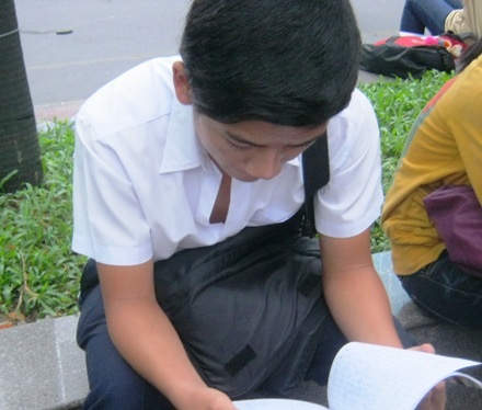 Bỏ cả ăn sáng vì lo môn thi đầu - 2