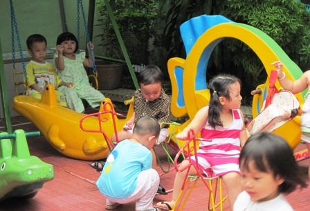 Thiếu tin tưởng trẻ, giáo viên tự “ôm” gánh nặng - 1 Thiếu tin tưởng trẻ, giáo viên tự “ôm” gánh nặng - 1