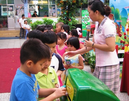 Trẻ mầm non tiếp cận với dự án khỏe và sạch - 1