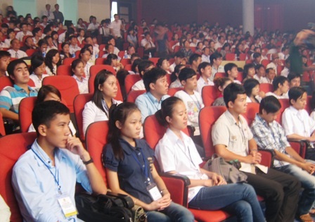 Tuyên dương con công nhân cao su đỗ đại học - 1