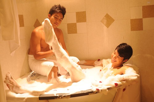 Phim “Cảm hứng hoàn hảo” hay sự “hoàn hảo” lệch lạc - 2 Phim “Cảm hứng hoàn hảo” hay sự “hoàn hảo” lệch lạc - 2