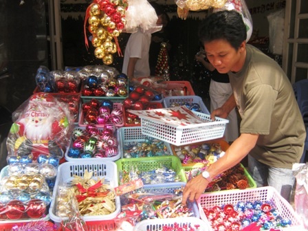 Sức mua giảm, thị trường Noel trầm lắng - 2