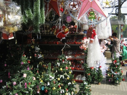 Sức mua giảm, thị trường Noel trầm lắng - 3
