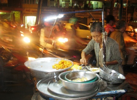 Mưu sinh lúc giao thừa - 2 Mưu sinh lúc giao thừa - 2