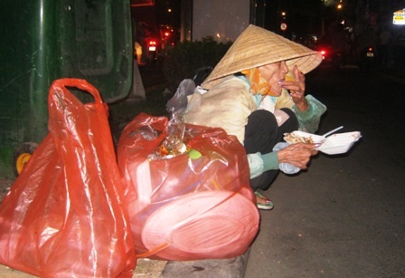 Mưu sinh lúc giao thừa - 1 Mưu sinh lúc giao thừa - 1