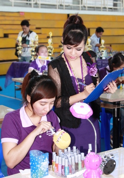 Chuyện cô gái 8X làm nail cho “sao” - 1 Chuyện cô gái 8X làm nail cho “sao” - 1