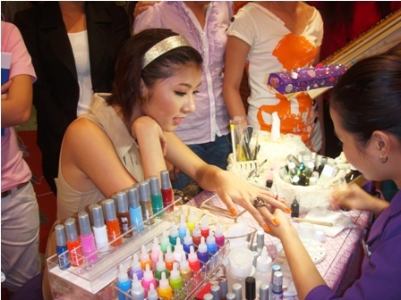 Chuyện cô gái 8X làm nail cho “sao” - 3 Chuyện cô gái 8X làm nail cho “sao” - 3