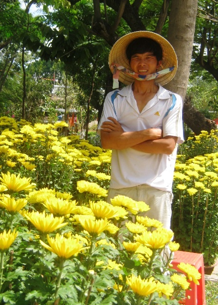 Ít khách mua, người bán hoa cảnh “rảnh mà rầu” - 10 Ít khách mua, người bán hoa cảnh “rảnh mà rầu” - 10
