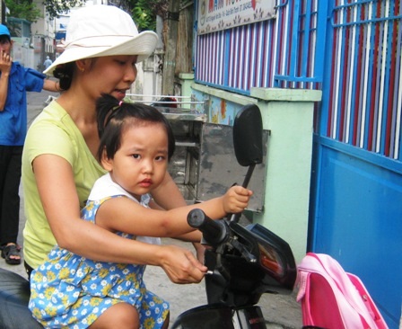 Trẻ nhõng nhẽo quay lại lớp sau Tết - 1