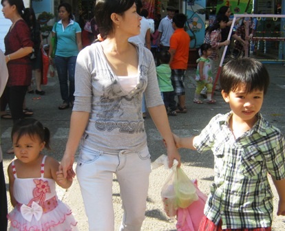 Đau đầu tìm chỗ gửi trẻ ngày cận Tết - 1 Đau đầu tìm chỗ gửi trẻ ngày cận Tết - 1