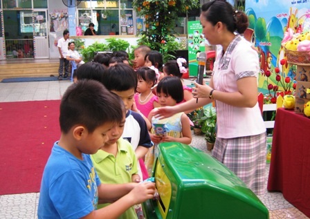 Khi bố mẹ làm thay việc của trẻ - 1