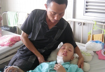 Hai phận người phấp phỏng vào những tờ vé số - 2 Hai phận người phấp phỏng vào những tờ vé số