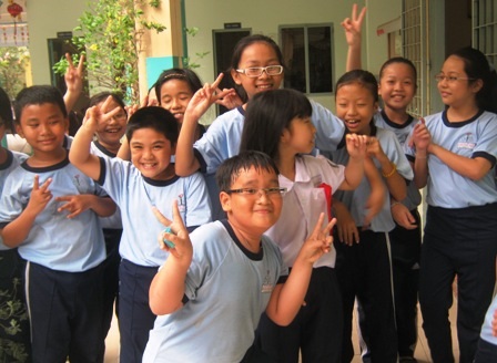 Cải thiện nhà vệ sinh cho các trường học khó khăn - 1 Cải thiện nhà vệ sinh cho các trường học khó khăn - 1