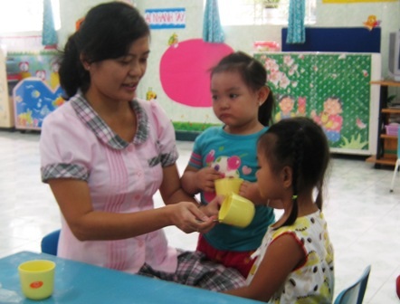 Những người làm "dâu không họ" ở trường học - 1 Những người làm "dâu không họ" ở trường học - 1